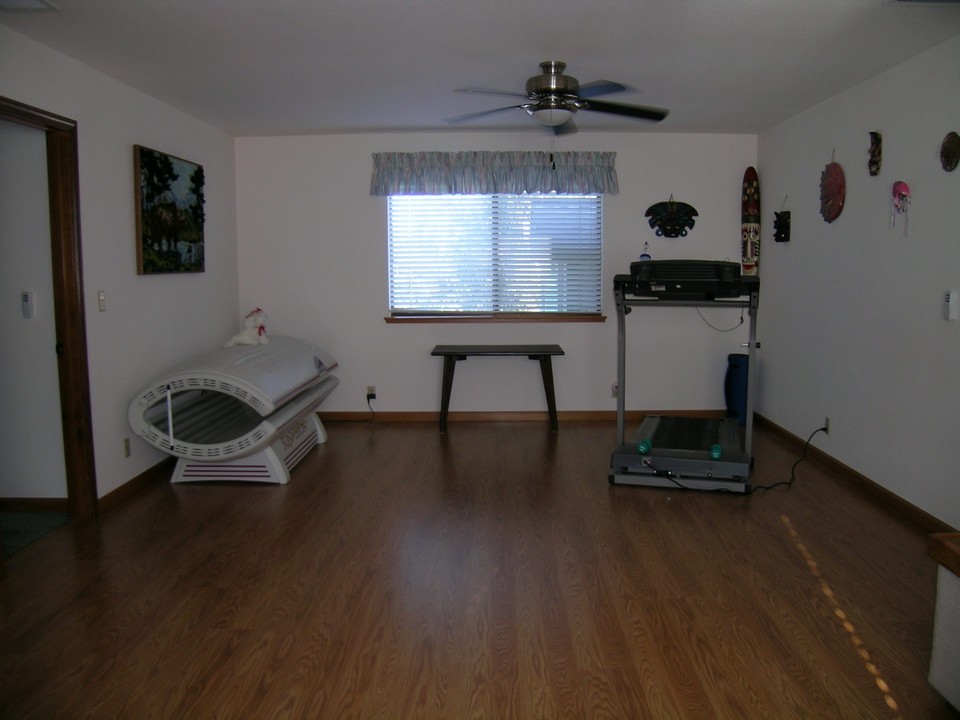 bonus/game room sits between master bedroom and bedrooms 2&3. very big open space that can be used for many purposes.