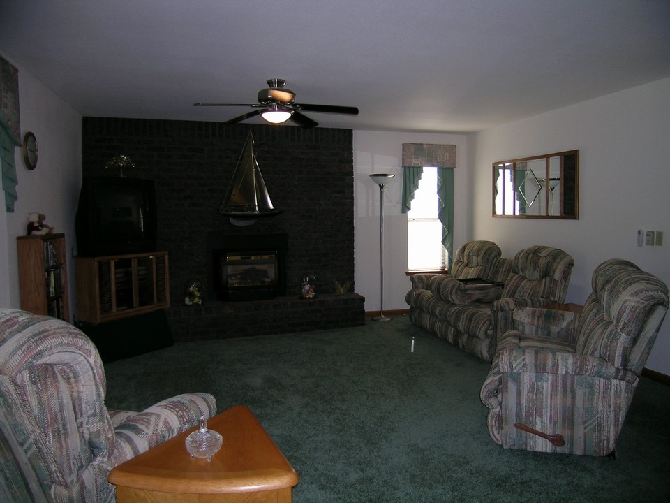 family downstairs family room used can be used for t.v. / entertaining.